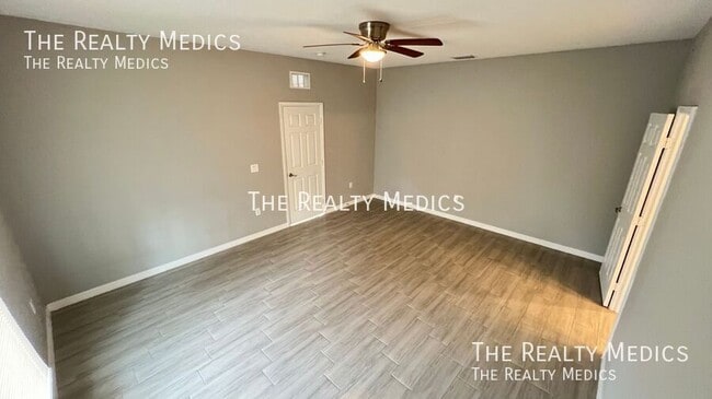 Building Photo - 1682 Waneta St SE