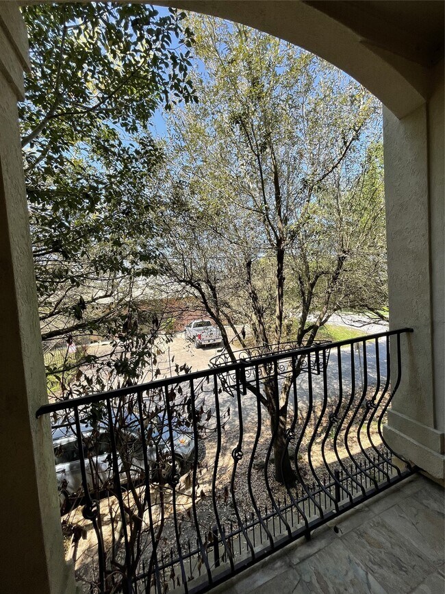 Building Photo - 326 Malone St