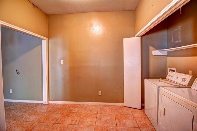 Building Photo - 11818 Plumpoint Dr