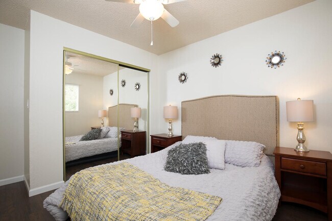 Building Photo - Dainty Apartments