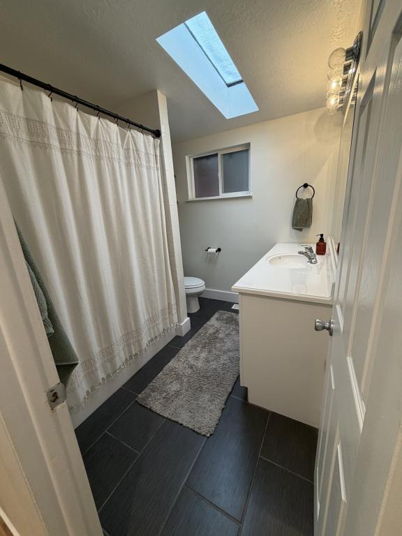 Building Photo - 872 Madsen Ln