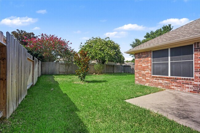 Building Photo - 15403 Court Green Trail