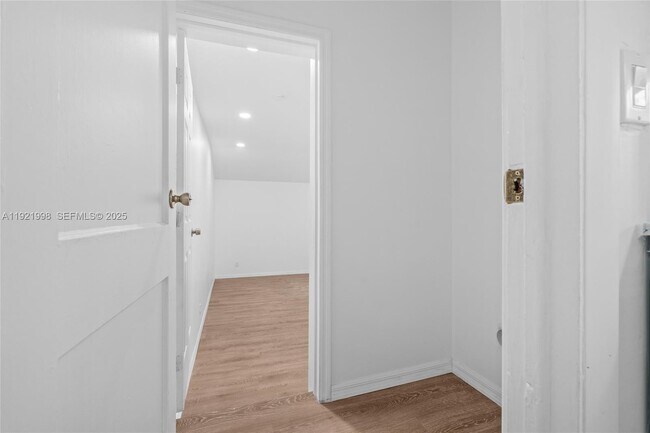 Building Photo - 201 S Biscayne River Dr