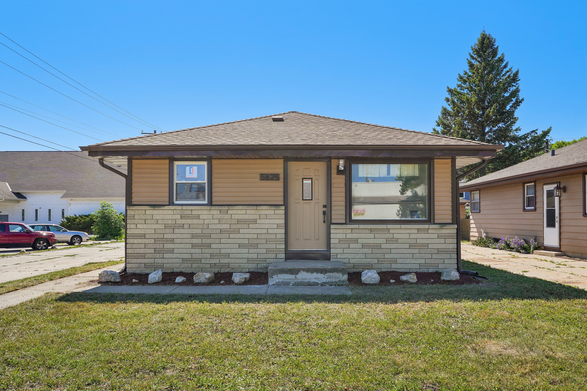 Building Photo - 5625 N 92nd St
