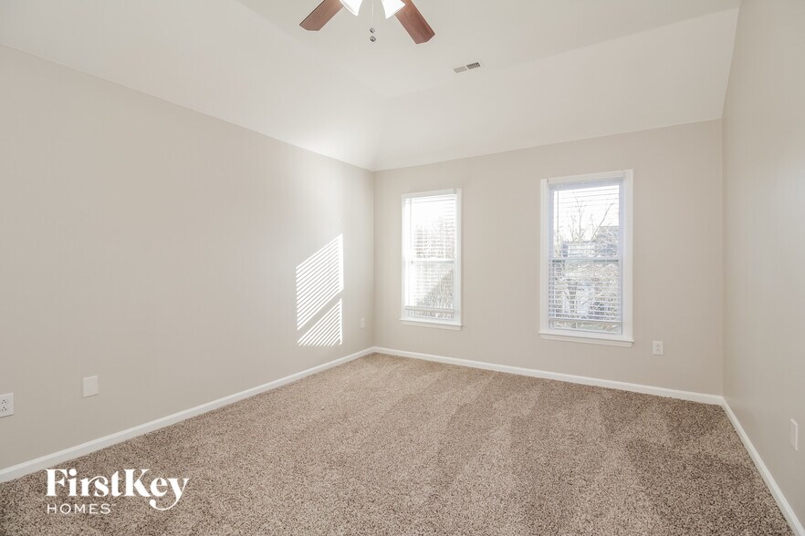 Building Photo - 6619 Hawksnest Dr