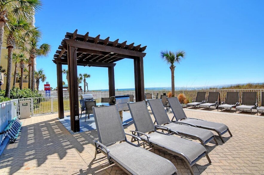 Building Photo - 10625 Front Beach Rd