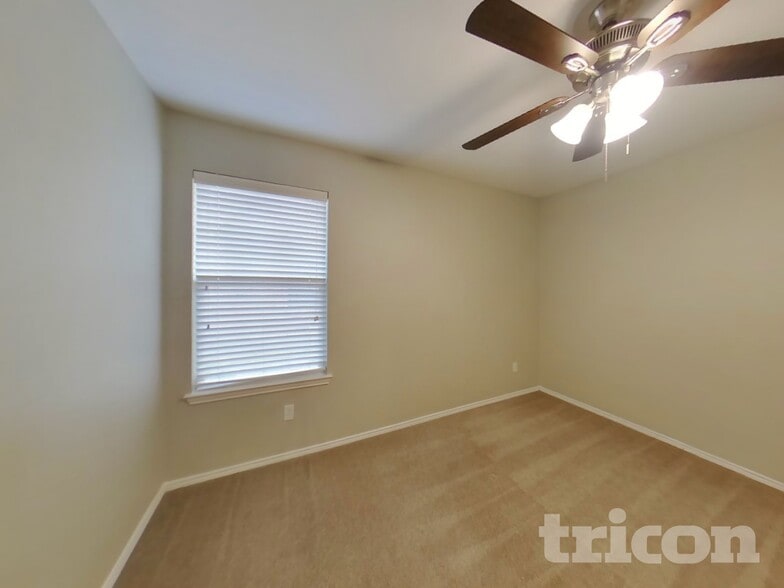 Building Photo - 2506 Eastwood Dr