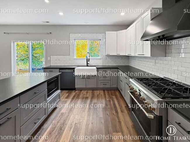 Building Photo - "Spacious 3-Bed Oasis in Kent with Elegant...