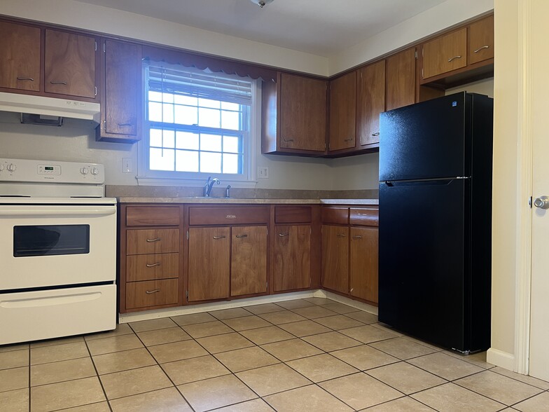 Building Photo - 43 Charter Oak St