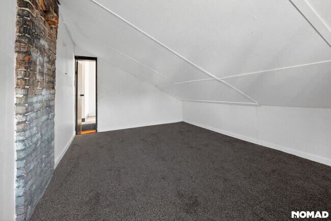 Building Photo - 2 Bedroom Townhome in Saint Louis