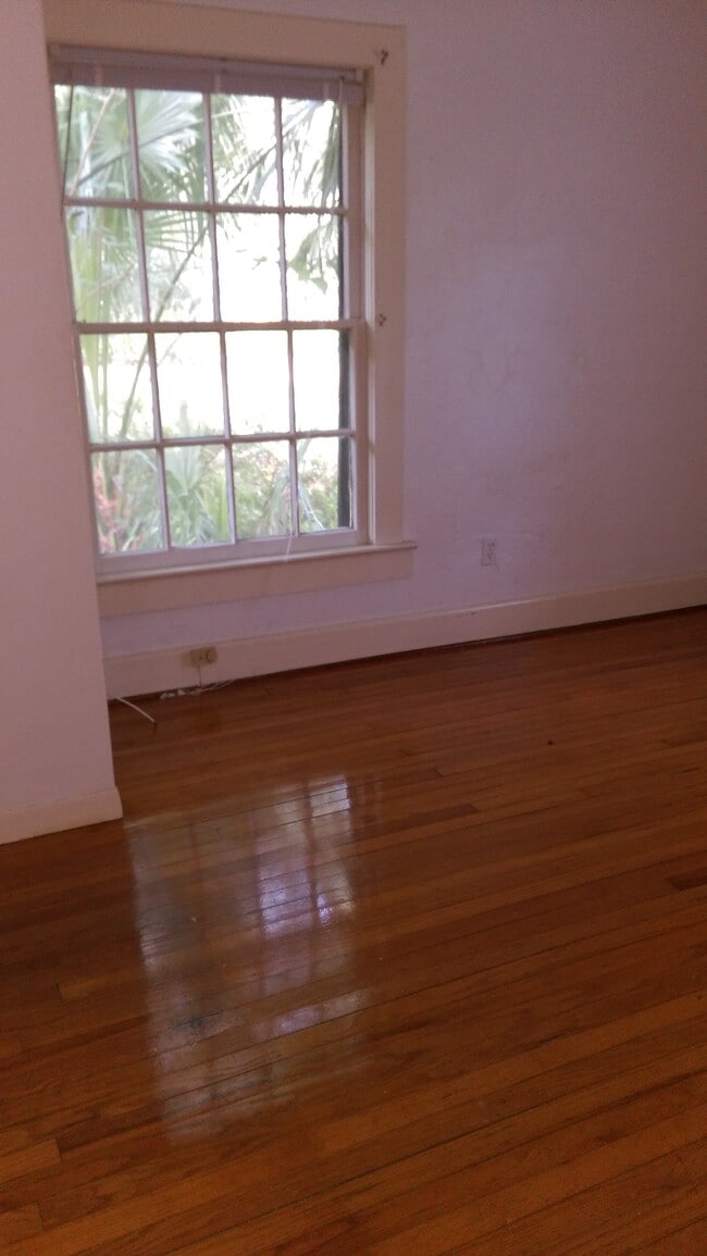 Building Photo - 311 SW 3rd Ave