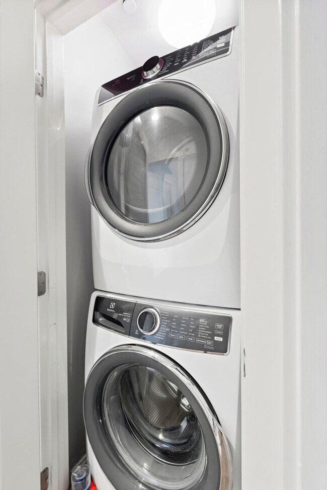 Building Photo - 2716 Palisade Ave