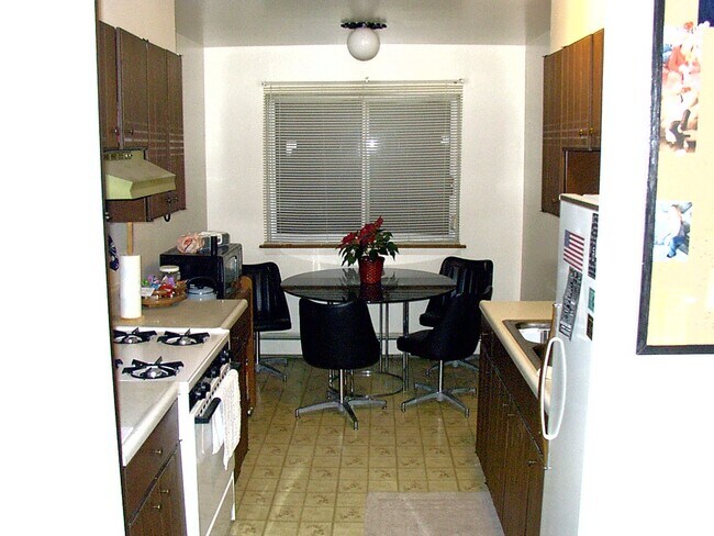 Building Photo - 1301 S Finley Rd