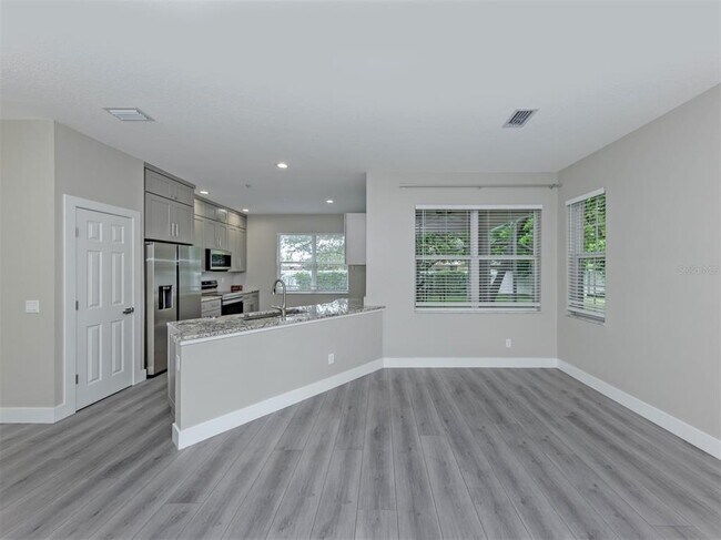 Building Photo - 3941 Yellowstone Cir