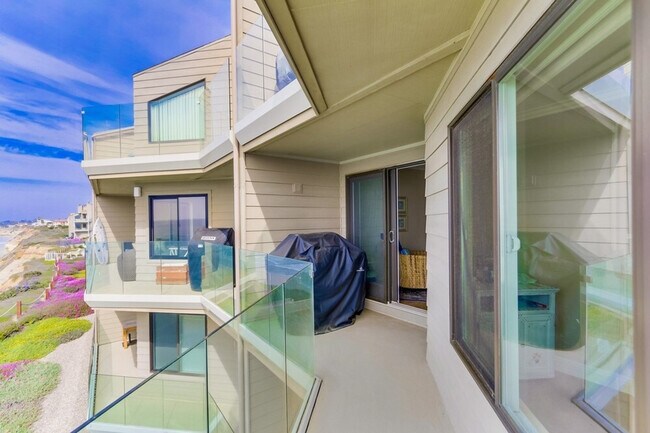 Building Photo - 233 S Helix Ave