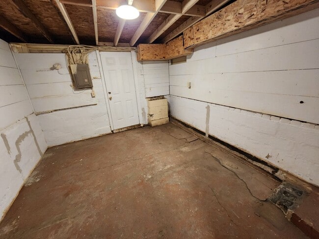 Building Photo - 3 Bedroom Home Available in Harrisburg!