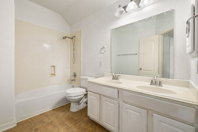 Building Photo - 9415 Herons Grove Ln