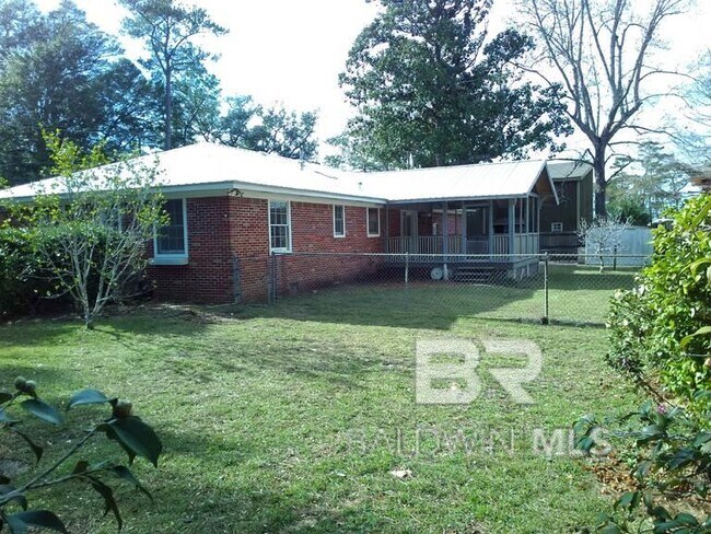 Building Photo - 25 Laurel Ave