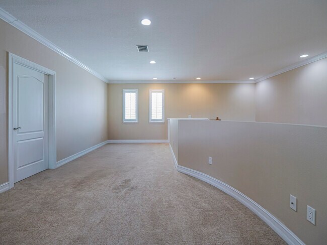 Building Photo - 4570 Bridgepointe Way