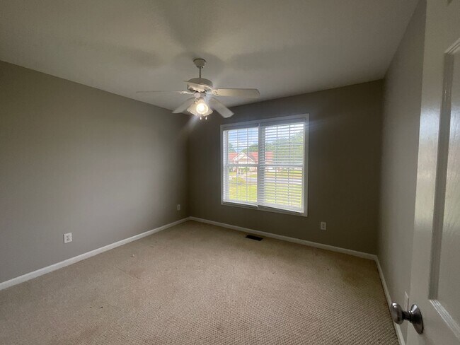 Building Photo - 35 Northview Dr