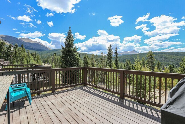 Building Photo - Amazing views! On bus route! 1 Year Lease!
