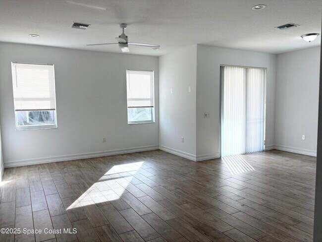 Building Photo - 1455 Isabella Dr