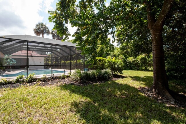 Building Photo - Newly Renovated 3 Bedroom Pool Home in Des...