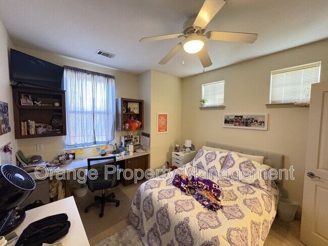 Building Photo - 203 Kelly Rd