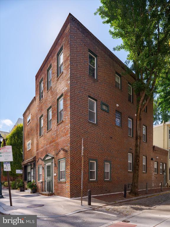 Building Photo - 1108 Locust St