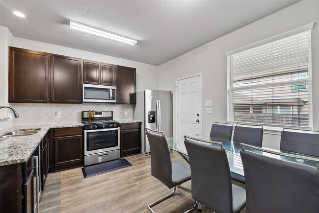 Building Photo - 13640 Collier Park Ln