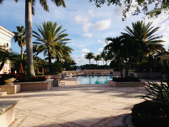 Building Photo - 3022 Alcazar Pl