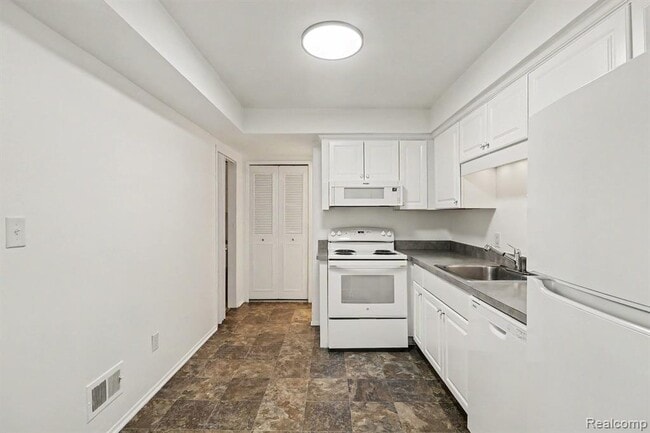 Building Photo - 8232 Karam Blvd