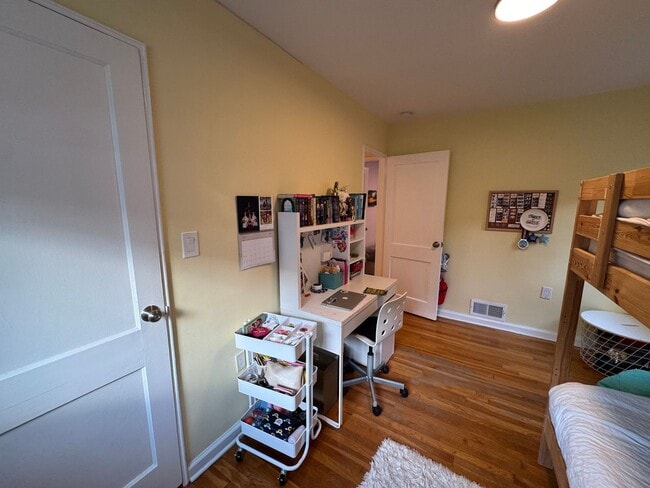 Building Photo - Fantastic 5 Bed 3 Bath Single Family Home ...