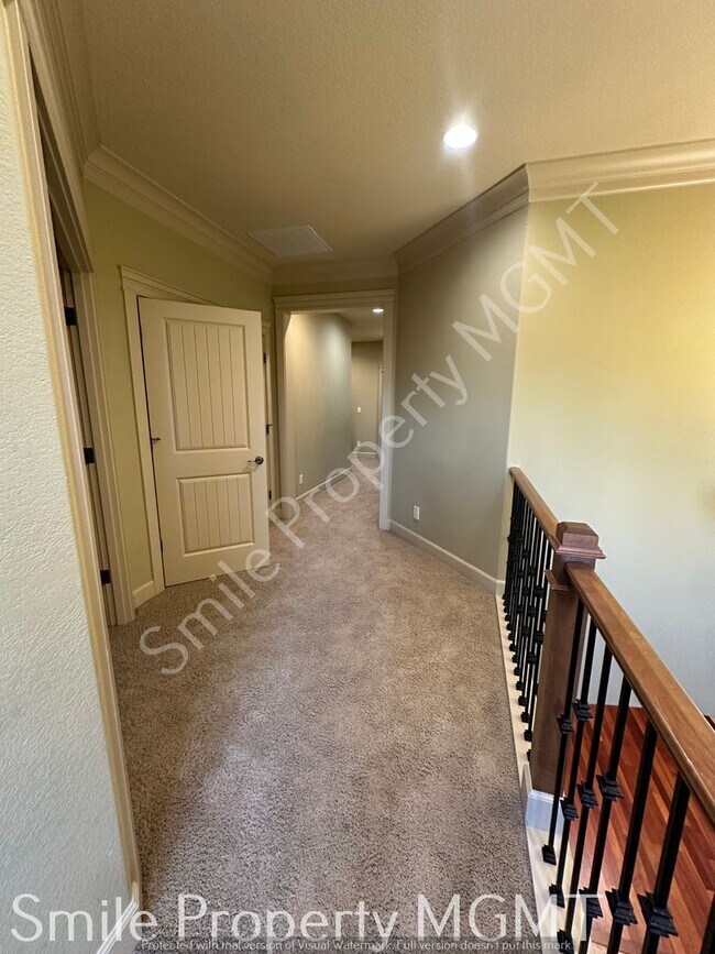 Building Photo - single house