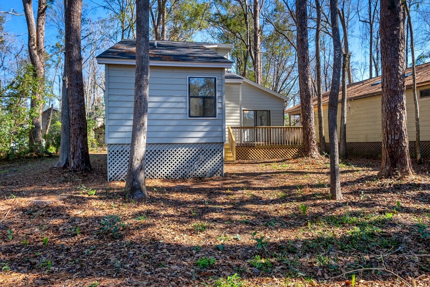 Building Photo - 1691 Silverwood Dr