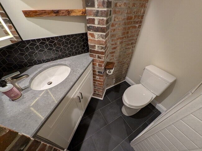 Building Photo - 3233 Morgan Ford Rd