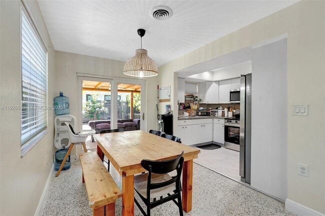 Building Photo - 2470 NE 182nd Terrace