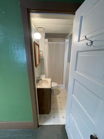 Bathroom - 216 E Franklin St
