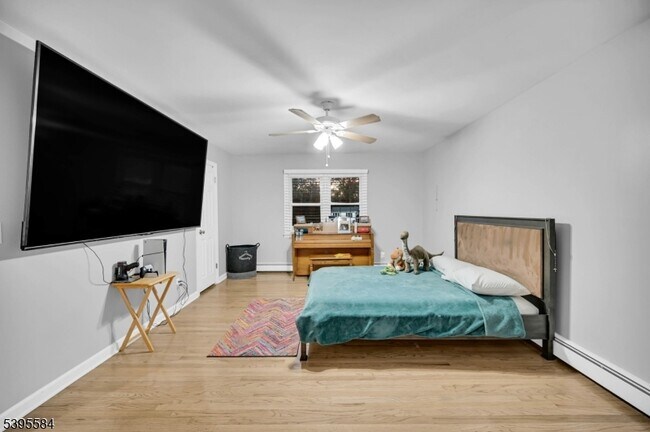 Building Photo - 15 Sweetwood Ct