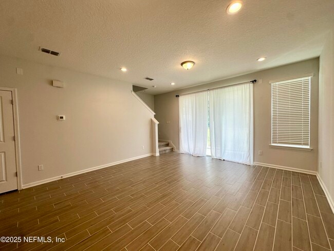 Building Photo - 215 Pine Bluff Dr