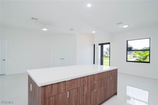 Building Photo - 3216 40th St SW