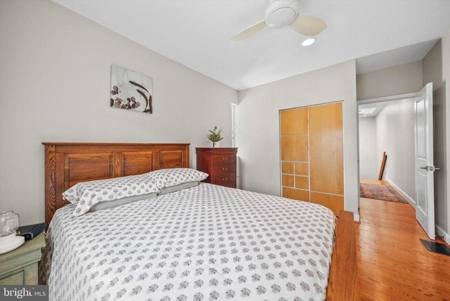 Building Photo - 211 F St NE