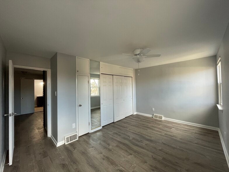 Building Photo - 614 Borbeck Ave