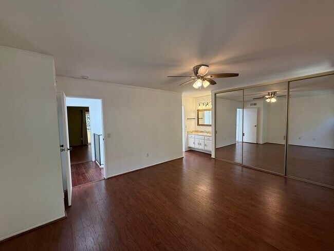 Building Photo - 2 bedroom 2.5 bath condo for rent