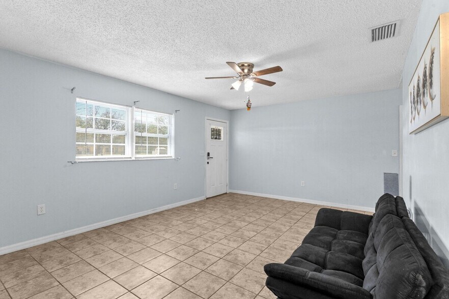 Building Photo - 2250 N Bennett Rd