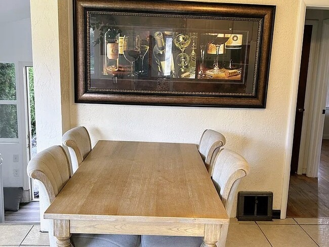 Building Photo - A st.