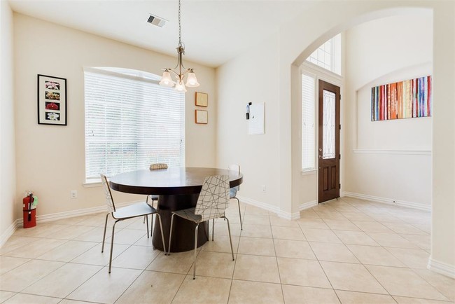 Building Photo - 24918 Azalea Ranch Dr
