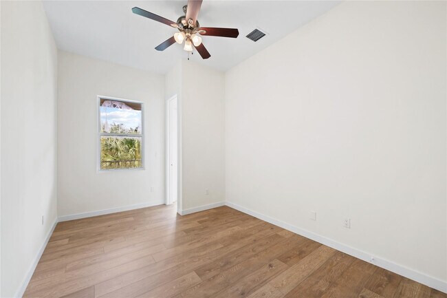 Building Photo - 1430 SW 4th Ave