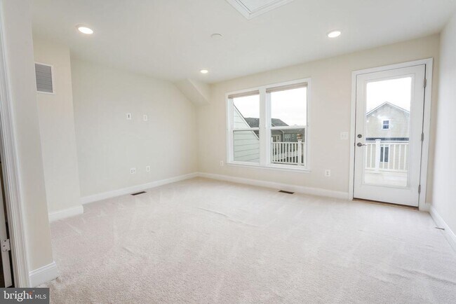 Building Photo - 2056 Alder Ln