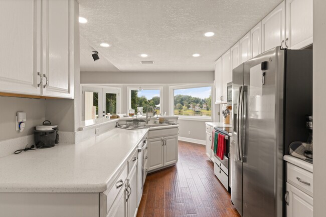 Building Photo - 168 Palmera Ln